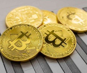 Биткоин потерял еще 5% опустившись ниже психологической отметки 10 000$ Биткоин потерял еще 5% опустившись ниже психологической отметки 10 000$