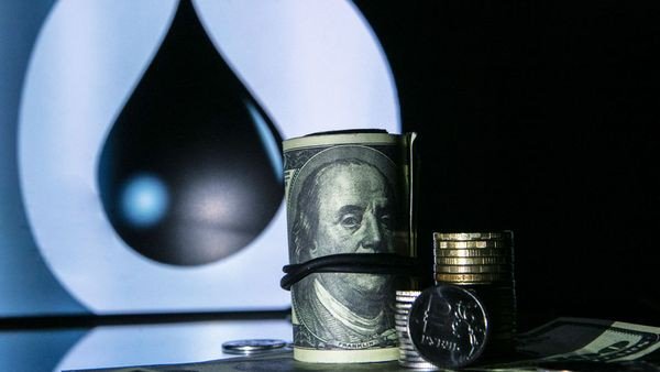 Нефть сфокусировалась на позитиве, курс доллар пытается удержаться на плаву