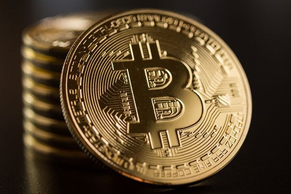 Курс биткоина 11 февраля незначительно снижается, активность на рынке низкая