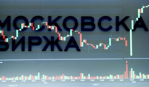 Российский фондовый рынок откроет торги ростом, нефть остается в центре внимания