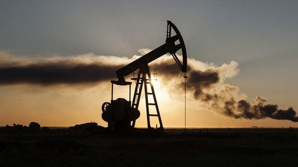 Цена на нефть: ОПЕК+ продолжит регулировать рынок, добыча в США растет