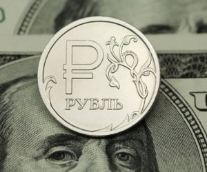 Курс рубля потерял 1% против доллара и рубля Курс рубля потерял 1% против доллара и рубля