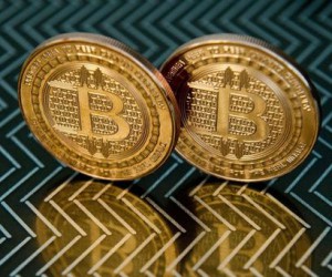 Курс биткоина вошел в пике, инвесторы спешно продают криптовалюту