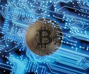 Курс биткоина начал рост прибавив в цене 5%, криптовалюты преодолели панику