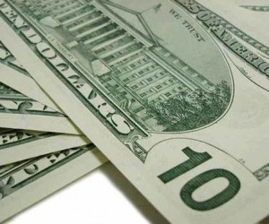 Курс доллара вырос против рубля, инвесторы ждут решения Центробанка РФ