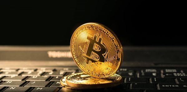 Биткоин-сеть сократила число транзакций за неделю вдвое до 200 000