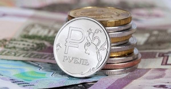 Курс рубля восстановился против доллара благодаря нефти