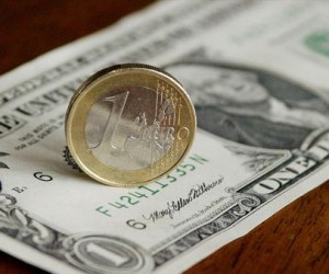 Курс рубля справился с негативом без поддержки нефти