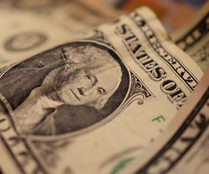 Доллар перепродан на фоне роста глобальных рисков Доллар перепродан на фоне роста глобальных рисков