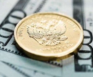 Курс рубля остается слабым перед решением Центробанка РФ по ставке