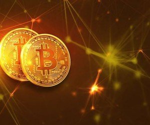 Курс биткоина держится выше 8 000$, эксперты прогнозируют стабильный рост
