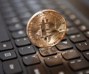 Курс биткоина вышел из медвежьего тренда и продолжает рост