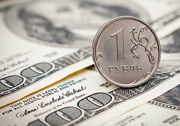 Падение цен на нефть и новые санкции обвалили рубль