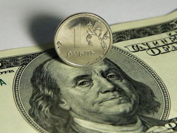Рубль: Минфин РФ начал словесные интервенции