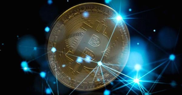 Курс биткоина удерживает рыночный оптимизм вблизи отметки 8 000$