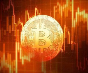 Курс биткоина падает после пробного теста отметки 10 000 долларов