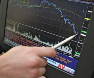 Российский фондовый рынок начал торговую сессию падением