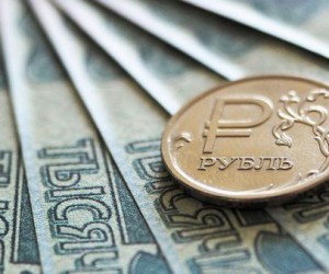 Рубль слабеет из-за оттока капитала Рубль слабеет из-за оттока капитала