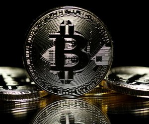 Курс биткоина поднялся к отметке 7400 долларов и имеет шансы повыситься до 7500