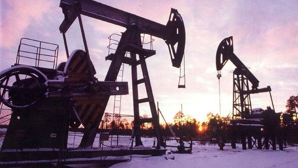 Цена нефти обновила максимумы, помогая укреплению рубля