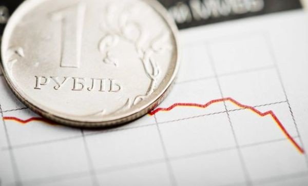 Высокие цены на нефть и налоговый период стабилизируют рубль