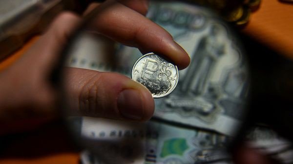 Что будет с рублем в условиях слабости нефти и укрепления доллара?