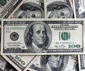 Доллар США стремительно дорожает Доллар США стремительно дорожает