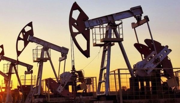 Рубль слабеет на фоне спроса на безопасные активы