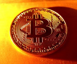 Курс биткоина медленно сползает вниз под давлением летнего затишья