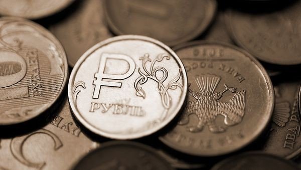 Курс рубля подорожал против доллара более чем на 1%