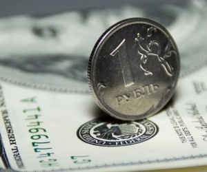 Нефть и рубль перед выходными в неуверенности Нефть и рубль перед выходными в неуверенности