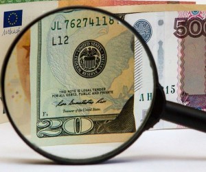 Доллар и евро растет против рубля, панические настроения усиливаются