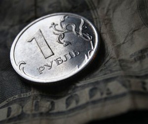 Рубль продолжает падать, нефть не смогла поддержать курс Рубль продолжает падать, нефть не смогла поддержать курс