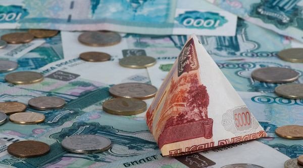 Власти РФ признали, что предугадать курс рубля сегодня невозможно
