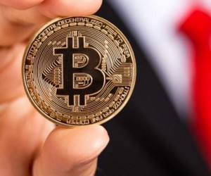 Почему обвалился курс Bitcoin, эксперт назвал главные причины