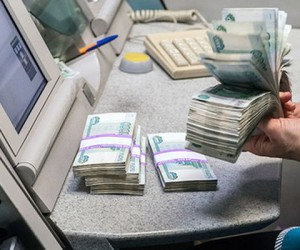 Рубль рухнул после обвинения России в химическом терроризме Рубль рухнул после обвинения России в химическом терроризме