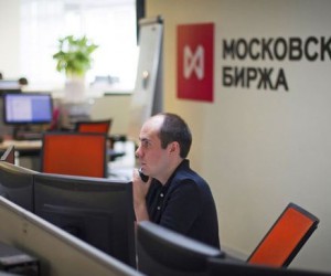 Рынок акций РФ в понедельник начал торги подъемом