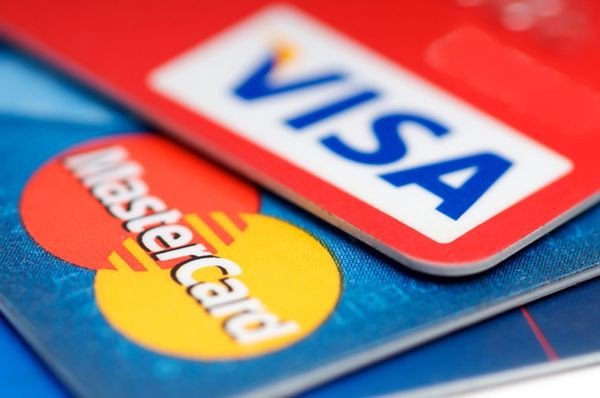 Российские банки заваливают население кредитными картами