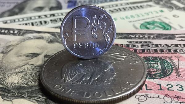 Рубль уверенно пошел вверх против доллара