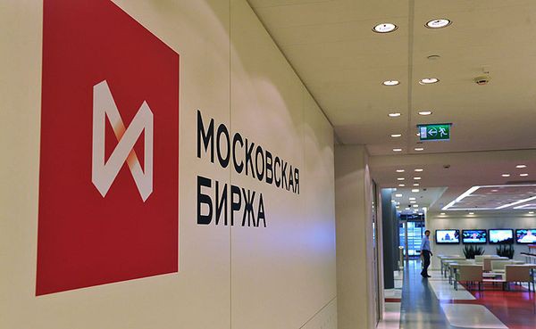 Российский рынок акций в четверг начал торги подъемом
