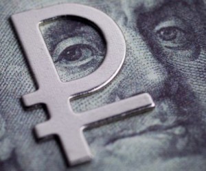 Рубль растет против доллара и евро Рубль растет против доллара и евро