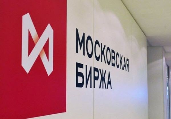 Российский фондовый рынок к середине дня потерял около 1.5%