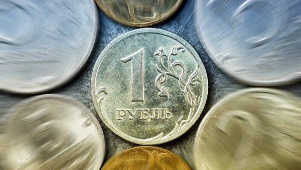 Рубль подешевел к доллару с начала года более чем на 20%