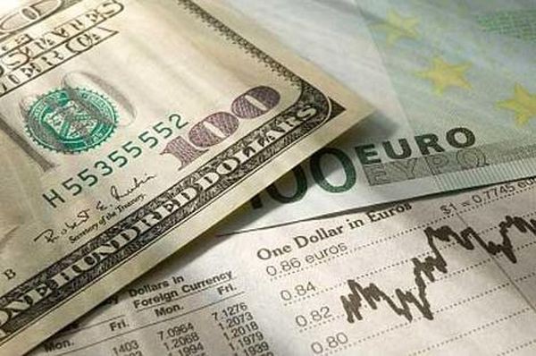 Курс евро: Продажи итальянских облигаций давят на рынок