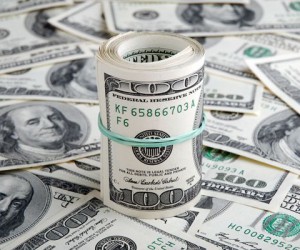Пока доллар растет, металлы и нефть дешевеют Пока доллар растет, металлы и нефть дешевеют