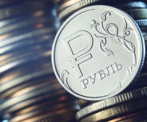 Рубль растет против доллара, нефть приближается к годовым минимумам Рубль растет против доллара, нефть приближается к годовым минимумам