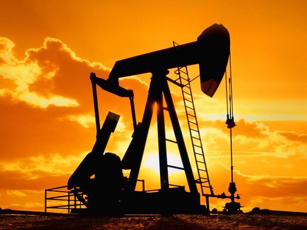 Нефть по итогам октября подешевела на 10%, продажи продолжаются