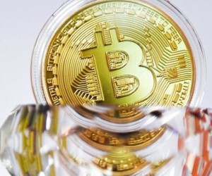 Курс биткоина смог оттолкнуться от $3300, но эксперты не верят в рост Курс биткоина смог оттолкнуться от $3300, но эксперты не верят в рост