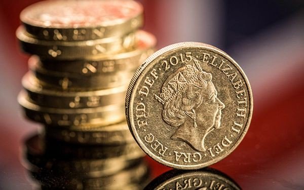 Фунт рухнул из-за решения Мэй отложить голосование по Brexit