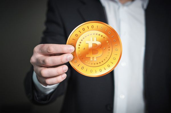 Курс биткоина не спешит оправдать прогнозы эксперта о крахе